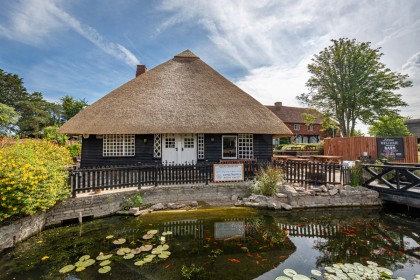 Architectural Photography - Chestfield Barn - Glen Charter Master Thatcher