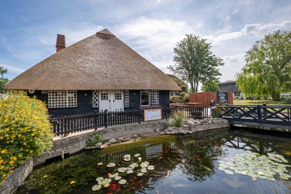 Architectural Photography - Chestfield Barn - Glen Charter Master Thatcher